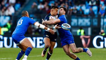 Rome (Italy), 05/02/2023.- France's Gael Fickou (L) in action against Italy's Pierre Bruno (C) during the Six Nations Rugby match Italy vs France at Olimpico stadium in Rome, Italy, 05 February 2023. (Francia, Italia, Roma) EFE/EPA/ANGELO CARCONI
