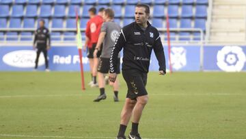 Baraja, entrenador del Tenerife, durante un entrenamiento.