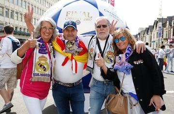 Ambiente de fiesta en las calles de Cardiff