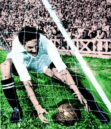 Jugó con el Real Madrid desde 1940 a 1950 y en la Real Sociedad de 1950 a 1953