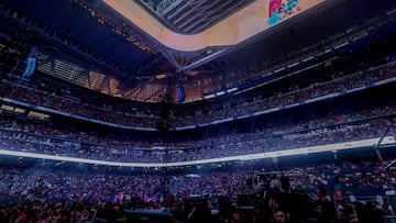 Ambiente previo al concierto de Karol G en el Santiago Bernabéu, a 20 de julio de 2024, en Madrid (España). Karol G llega a España durante cuatro días seguidos: 20, 21, 22 y 23 de julio con su gira ‘Mañana será bonito’, un álbum que triunfó este año en los Latin Grammy con siete galardones, entre ellos el de Álbum del Año, Canción del Año o Grabación del Año.
21 JULIO 2024;AMBIENTE;CONCIERTO;CONCIERTO;KAROL G;MÚSICA;FANS;MAREA ROSA;COLOMBIA
Ricardo Rubio / Europa Press
20/07/2024