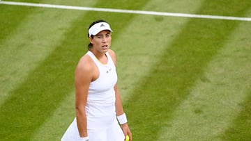 Wimbledon (United Kingdom), 29/06/2022.- Garbine Muguruza of Spain reacts in the women's first round match against Greet Minnen of Belgium at the Wimbledon Championships, in Wimbledon, Britain, 28 June 2022. Minnen won in two sets. (Tenis, Bélgica, España, Reino Unido) EFE/EPA/ANDY RAIN EDITORIAL USE ONLY