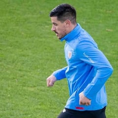 Yuri Berchiche se exprime bajo el diluvio