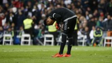 Keylor se lamenta tras uno de los goles del Barcelona.