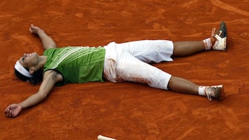 Spain's Rafael Nadal, fourth seed, reacts after winning his men's final match against Argentina's Mariano Puerta in the French Open tennis tournament at the Roland Garros stadium, in Paris, June 5, 2005. Nadal won 6-7 6-3 6-1 7-5. REUTERS/STRINGER/Alexander Klein