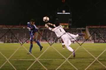 Eduardo Vargas durante un duelo ante Flamengo por Copa Libertadores.