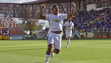 Nicol&aacute;s Guerra celebrando su gol frente a Iquique.