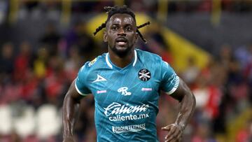 Mazatlan's Ivorian forward Ake Arnaud Loba celebrates after scoring a goal during the Mexican Apertura tournament football match between Atlas and Mazatlan at the Jalisco stadium, in Guadalajara, Jalisco State, Mexico, on October 20, 2023. (Photo by ULISES RUIZ / AFP)