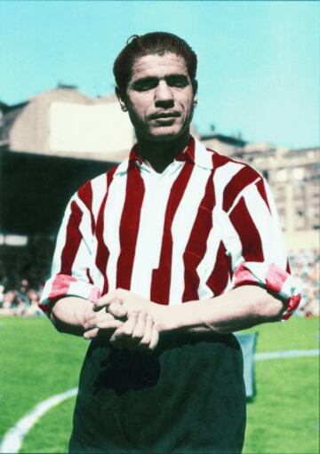 Agustín 'Piru' Gaínza, otro mítico de Athletic de Bilbao, es el número dos de la lista. Disputó 99 partidos y marcó 30 goles.