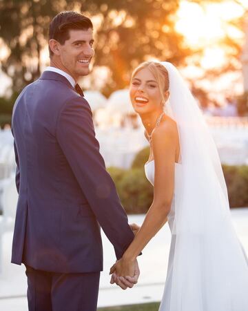 El guardameta del Real Madrid y la modelo israelí dieron  el 'sí' el pasado 26 de junio en el Château de la Croix des Gardes, situado en Cannes. Las fotografías de la ceremonia fueron realizadas por People Photography.