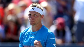 El español Alejandro Davidovich Fokina ceelbra tras derrotar al colombiano Daniel Elahi Galan durante su partido individual durante el día cinco del Open de Estados Unidos.