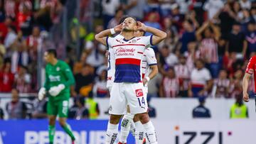 Javier -Chicharito- Hernandez of Guadalajara during the 17th round match between Atlas vs Guadalajara as part of the Torneo Clausura 2024 Liga BBVA MX at Jalisco Stadium on April 27, 2024 in Guadalajara, Jalisco, Mexico.