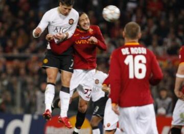 Cristiano marca el 0-1 de cabeza durante la ida de los cuartos de final de la Champions League 07/08.