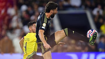 La clase y educación de Giroud en su máxima expresión