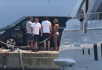 El delantero portugués de la Juventus de Turín se encuentra de vacaciones junto a su familia en San Remo, una ciudad costera del noroeste de Italia. Cristiano, tras la eliminación de su equipo de la Champions League, ha decidido desconectar en alta mar. 