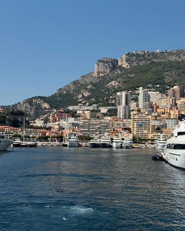 Cristiano tendrá un trofeo más en su extensa britina tras recibir de manos de Aleksander Ceferin, presidente de la UEFA, el trofeo que le reconoce como el mejor goleador de la Champions League. El evento se celebró en Mónaco y la pareja no dudo de disfrutar los días durante su estancia. "Feliz por estar junto a él en este día tan especial. Te mereces lo mejor del mundo mi amor. Te amamos", comentó la empresario en sus redes sociales.