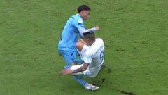 Leandro Fernández resbaló, no sacó la pierna y lo pagó caro