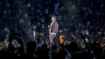 El cantante Quevedo durante una actuación en el Wizink Center, a 5 de mayo de 2023, en Madrid (España). Quevedo desembarca hoy en el Wizink Center de Madrid con su gira ‘DQE TOUR’. El artista canario ofrece su primer concierto en solitario en la capital española, con su segunda parada de la gira que comenzó en Canarias el pasado mes de marzo. Quevedo cuenta con el récord de ser el artista español que más tiempo ha liderado la lista de Spotify Global.
Ricardo Rubio / Europa Press
05/05/2023