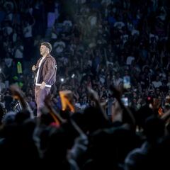 Quevedo interrumpe su concierto en Madrid por una pedida de mano