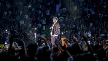 El cantante Quevedo durante una actuación en el Wizink Center, a 5 de mayo de 2023, en Madrid (España). Quevedo desembarca hoy en el Wizink Center de Madrid con su gira ‘DQE TOUR’. El artista canario ofrece su primer concierto en solitario en la capital española, con su segunda parada de la gira que comenzó en Canarias el pasado mes de marzo. Quevedo cuenta con el récord de ser el artista español que más tiempo ha liderado la lista de Spotify Global.
Ricardo Rubio / Europa Press
05/05/2023