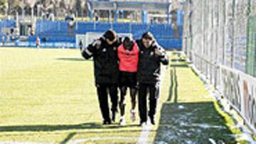<b>MAKELELE</B>. El francés se hizo un esguince de tobillo tras chocar con Flavio.