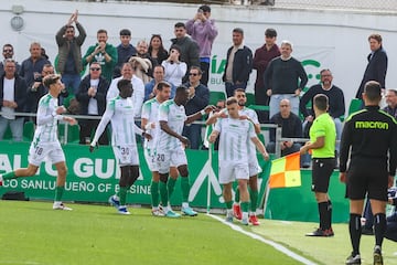 El Sanluque?o celebra el gol de ?lex Guti.