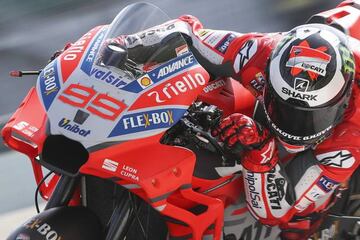 Jorge Lorenzo del equipo Ducati en accin durante una sesin de prueba de pretemporada en el Circuito Internacional de Sepang.