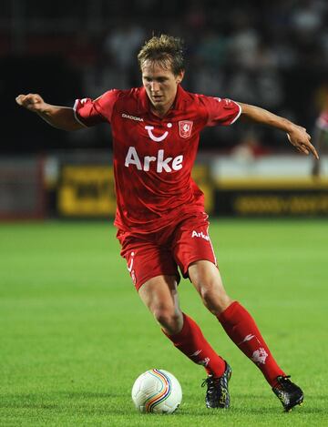 Comenzó su carrera profesional en el De Graafschap, y pronto destacó y fichó por el Twente. 