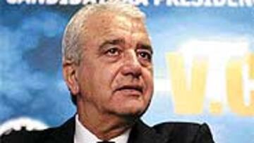 Cargó ayer contra Ortí, al que acusó de planificar en su discoteca, y éste le respondió que su estilo es rastrero.