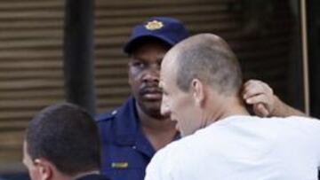 <b>AL FIN LLEGÓ. </b>Robben, ayer, a su llegada a la concentración de Holanda en Sudáfrica.