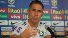 Sylvinho deja la selección brasileña y apunta al Lyon