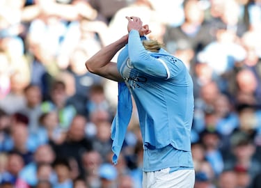 Do soccer players have spare jerseys? Erling Haaland changes kit after violent tussle