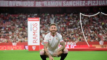 25.000 aficionados acuden al estadio Ramón Sánchez Pizjuán a la presentación de Sergio Ramos, nuevo fichaje del Sevilla.