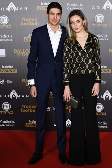 El piloto de F車rmula 1 Esteban Ocon y su pareja.