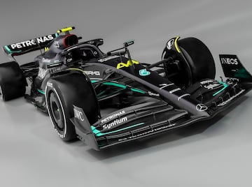 El Mercedes W14 ha sido presentado esta ma?ana de la mano de Lewis Hamilton y George Russell. El nuevo veh¨ªculo busca luchar de nuevo por el t¨ªtulo del mundo.