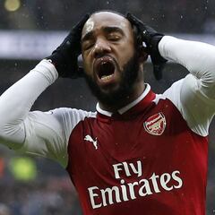 Lacazette pasa por el quirófano y estará seis semanas de baja