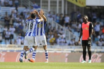 Xabi Prieto celebra con Chori Castro el 1-2.
