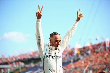 Vettel survives Bottas collision as Hamilton extends championship lead
