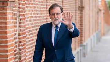 El expresidente del Gobierno Mariano Rajoy a su llegada al tanatorio de Pozuelo de Alarcón.