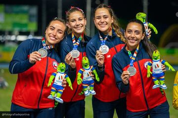 Javiera Cañas (derecha) junto a Macarena Borie, Isidora Jiménez y María Ignacia Montt.