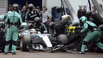 Mercedes driver Lewis Hamilton of Britain gets the last pit service during the Formula One Grand Prix, at the Monaco racetrack, in Monaco, Sunday, May 24, 2015. (Boris Horvat/Pool Photo via AP)