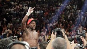 El estadounidense Floyd Mayweather Jr. celebra su victoria del pasado s&aacute;bado ante el argentino Marcos Maidana. 