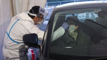A healthcare worker takes a swab sample from a woman to test for the coronavirus disease (COVID-19) at a COVID-19 testing centre in Brussels, Belgium, January 27, 2022. REUTERS/Yves Herman
