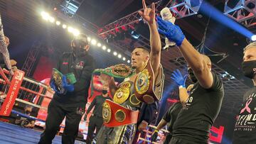 Teófimo López celebra su victoria ante Lomachenko.