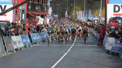 Jay McCarthy celebra su victoria en la tercera etapa de la Vuelta al Pa&iacute;s Vasco 2018 con final en Villanueva de Valdegob&iacute;a, que se perfila como final de etapa en la Vuelta a Espa&ntilde;a 2020.