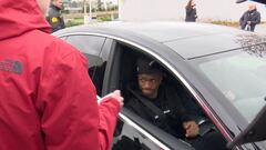 Vinicius y Militao atendieron a la afición en Valdebebas