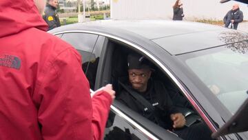 Vinicius y Militao atendieron a la afición en Valdebebas