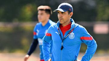 Guadalajara's head coach Ricardo Cadena looks on during the team's training at Dignity Health Sports Park ahead of the Leagues Cup Showcase football match between Guadalajara and LA Galaxy in Carson, California, on August 2, 2022. (Photo by Patrick T. FALLON / AFP) (Photo by PATRICK T. FALLON/AFP via Getty Images)