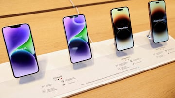 FILE PHOTO: The iPhone 14, iPhone 14 Pro and iPhone 14 Pro Max are displayed at the Apple Fifth Avenue store, in Manhattan, New York City U.S. September 16, 2022. REUTERS/Andrew Kelly/File Photo