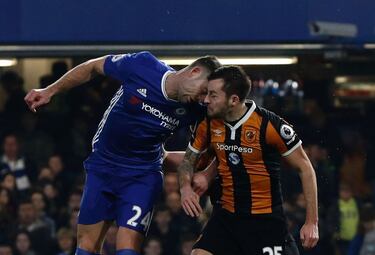 El joven centrocampista del Hull City se retira definitivamente de los terrenos de juego tras el cabezazo fortuito con Cahill ante el Chelsea en 2017 que le provoc una lesin de gravedad en el crneo.